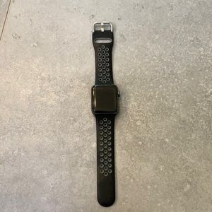 seris 3 black apple watch